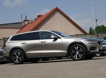 Volvo 2019 Volvo V60 CC AWD Pro Pamięć ACC skóra Komforty Blis Diody Keyles LKA Winter