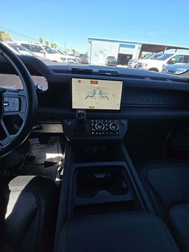 Land Rover Defender IV (L663) 2024 Land Rover Defender 130 X-Dynamic SE 2024 5.7l 5.7 Benzyna 360KM, zdjęcie 7