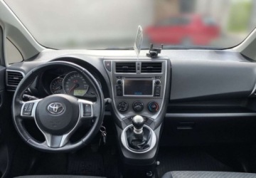 Toyota Verso-S 1.33 Dual VVT-i 99KM 2011 Toyota Verso S 1.33 Premium Salon PL Bezwypadkowy Toyota Mikolajczak Le, zdjęcie 3