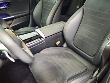 Mercedes Klasa C W206 Limuzyna 1.5 200 204KM 2026 MERCEDES-BENZ C Klasa 200 4-Matic AMG 1.5 204KM, zdjęcie 4