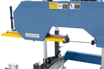 Бензиновая ленточная пила BERNARDO для распиловки древесины.