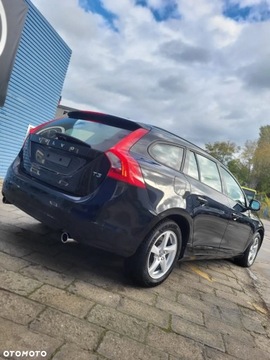Volvo V60 I Kombi Facelifting 2.0 T3 DRIVE-E 152KM 2016 Volvo V60 I 2.0 T3 2,0, bezwypadkowy, zdjęcie 2