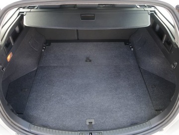 Toyota Auris II Touring Sports Facelifting 1.6 Valvematic 132KM 2015 Toyota Auris 1.6 Valvematic, Salon Polska, zdjęcie 13