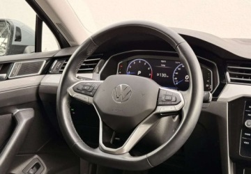 Volkswagen Passat B8 Variant Facelifting 1.5 TSI EVO 150KM 2022 Volkswagen Passat Matrix-LED Kamera Czujniki Travel Assist FVAT23 Sal, zdjęcie 17