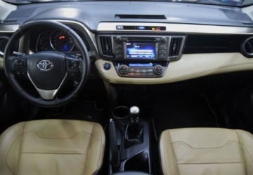 Toyota RAV4 IV MPV D-4D 125 124KM 2015 Toyota RAV4 Polski salon _ Podgrzewane fotele _ Skorzana tapicerka _ 4x4, zdjęcie 4