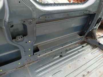 DÍL ŘEZANÝ KAROSÉRIE ČTVRTKA ZADNÍ LEVÝ LONG OSOBNÍ OPEL VIVARO I