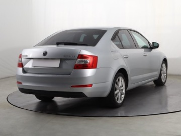 Skoda Octavia III Liftback 1.6 TDI CR DPF 110KM 2015 Skoda Octavia 1.6 TDI, Salon Polska, Xenon, zdjęcie 4