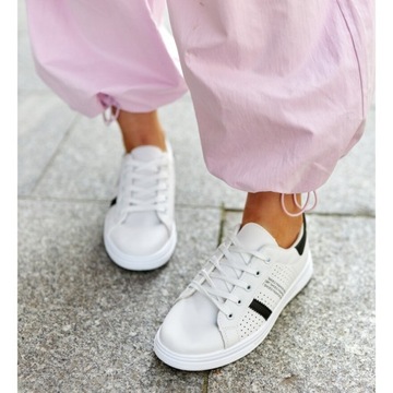 Белые кроссовки из экокожи размер 36