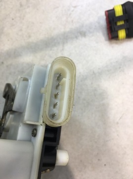 ZÁMEK DVEŘE LEVÝ ZADNÍ ALFA ROMEO 166 5 PIN