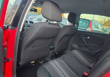 Volkswagen Polo V Hatchback 5d 1.6 TDI-CR DPF 90KM 2013 Volkswagen Polo Volkswagen Polo Match 1.6 TDI 90 KM PolSkory PDC Klimatyza, zdjęcie 31