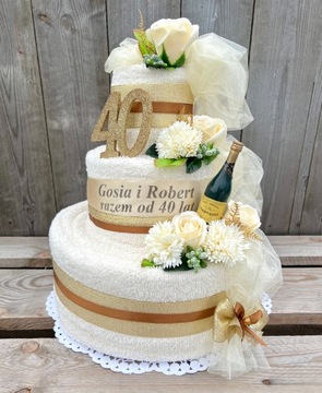 Prezent na Rocznicę Ślubu Tort z 4 Grubych Ręczników Kwiaty Róże Mydlane