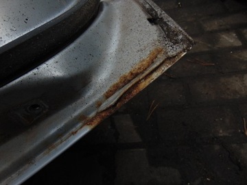 DVEŘE PRAVÉ PŘEDNÍ MITSUBISHI GRANDIS A19 EVROPA