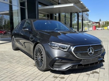 Mercedes Klasa E W214 Sedan 2.0 200 204KM 2025 MERCEDES-BENZ E Klasa 200 AMG Sedan 2.0 (204KM) 2025, zdjęcie 3