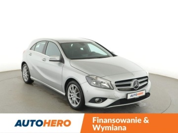 Mercedes Klasa A W176 Hatchback 5d Facelifting 180 d 109KM 2015 Mercedes A 180 A180 CDI Urban Klimatyzacja, zdjęcie 9