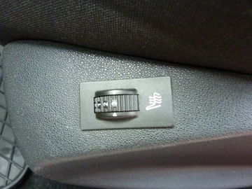 Peugeot 208 I Hatchback 5d Facelifting 1.2 PureTech 82KM 2016 Peugeot 208 ALLURE*Benzyna, zdjęcie 13