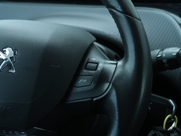 Peugeot 2008 I SUV Facelifting 1.2 PureTech 110KM 2016 Peugeot 2008 1.2 PureTech, Salon Polska, zdjęcie 17
