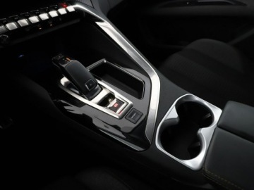 Peugeot 5008 II Crossover 1.5 BlueHDI 130KM 2019 Peugeot 5008 7os. Automat Navi Czujniki parkowania, zdjęcie 31