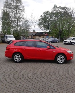 Opel Astra J Sports Tourer 1.6 Twinport ECOTEC 115KM 2011 Opel Astra Opel Astra 1,6 2011 r