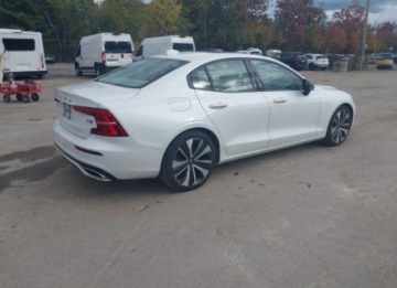 Volvo S60 III 2022 Volvo S60 2022, 2.0L, 4x4, B5 MOMENTUM, od ubezpieczalni 2.0 Benzyna 247KM, zdjęcie 5