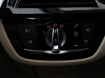 BMW Seria 5 G30-G31 Touring 520d 190KM 2018 BMW 520 4x4 automat pamorama full LED jasne skóry, zdjęcie 35