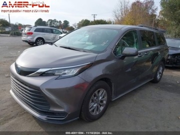 Toyota Sienna III 2023 Toyota Sienna 2023 Toyota Sienna LE AWD 8-Passenger 2.5 Benzyna 189KM