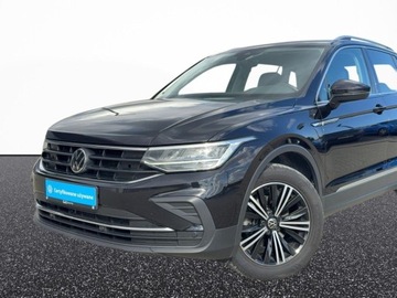 Volkswagen Tiguan II SUV Facelifting 1.5 TSI 150KM 2022 Volkswagen Tiguan pakiet zimowy, tempomat aktywny, lane assist, 1.5 Benzyna, zdjęcie 10