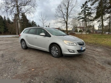 Opel Astra J Sports Tourer 1.7 CDTI ECOTEC 110KM 2011 Opel Astra 1.7 CDTI Caravan DPF Selection 110KM 2011r, zdjęcie 5