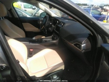 Jaguar F-Pace 2019 Jaguar F-Pace 2019 Jaguar F-PACE 25t Premium AWD 2.0 Benzyna 247KM, zdjęcie 4