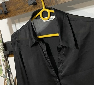 22 koszula czarna satynowa nowoczesna długa praca biuro New look M