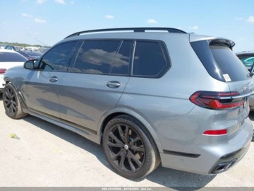 BMW X7 2023 BMW X7 M60i 2023 4.4l 4.4 Benzyna 523KM, zdjęcie 3