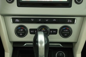 Volkswagen Passat B8 Variant 2.0 TDI BlueMotion SCR 150KM 2016 VW Passat 2.0 TDI, Automat, Navi, Klima, zdjęcie 11