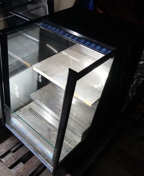 витрина холодильного магазина GP 2015