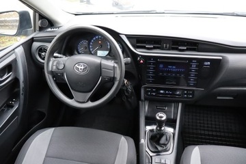Toyota Auris II Hatchback 5d Facelifting 1.33 Dual VVT-i 99KM 2017 Toyota Auris 1.3 Dual VVT-i, Salon Polska, zdjęcie 6
