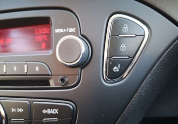 Opel Corsa E Hatchback 3d 1.2 Twinport 70KM 2019 Opel Corsa 1,2 benzyna, Navi, Salonowy, Super Stan 1.2 Benzyna 70KM, zdjęcie 16