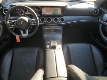 Mercedes Klasa E W213 2019 Mercedes-Benz Klasa E 2019 MERCEDES-BENZ E 300 4MATIC 2.0 Benzyna 255KM, zdjęcie 8