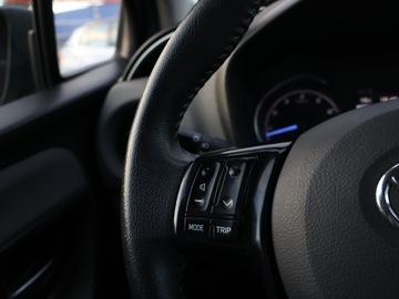 Toyota Yaris III Hatchback 5d Facelifting 2017 1.5 Dual VVT-iE 111KM 2018 Toyota Yaris 1.5 Dual VVT-i, Salon Polska, zdjęcie 14