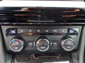 Skoda Superb III Liftback 2.0 TDI 150KM 2016 SKODA SUPERB III Kombi 2.0 TDI 150KM, Automat,SportLine, Podgrzewane fotele, zdjęcie 17