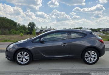 Opel Astra J Hatchback 5d 1.4 Turbo ECOTEC 120KM 2011 Opel Astra Opel Astra J GTC 1,4 Turbo 120 KM Edition Navi Kamera Bluetooth, zdjęcie 2