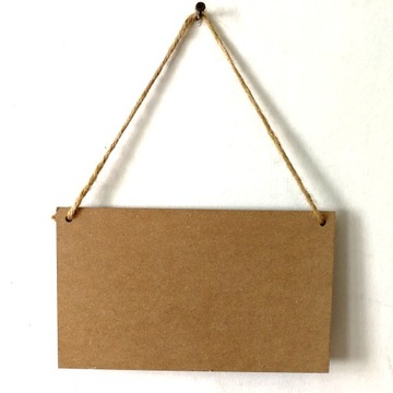 Счастливый Хэллоуин висит деревянный знак