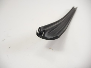 Боковой уплотнитель капота RENAULT 11 CLIO 7700421902