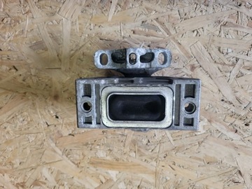 AUDI A3 8L ULOŽENÍ MOTORU PRAVÁ 1J0199262B