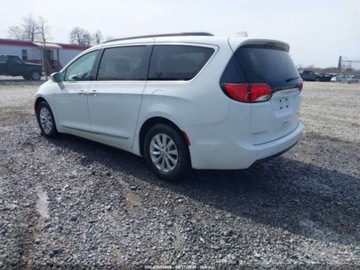 Chrysler Pacifica II 2017 Chrysler Pacifica Touring-L 2017 3.6l 3.6 Benzyna 287KM, zdjęcie 2