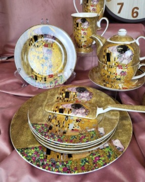 НАБОР ИЗ 2 КРУЖЕК В ПОДАРОЧНОЙ КОРОБКЕ С СЕРДЦЕМ Г.КЛИМТА