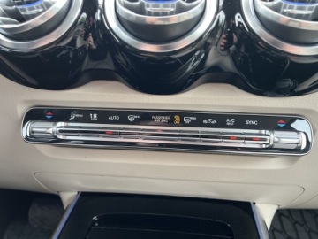 Mercedes GLB SUV 2.0 200d 150KM 2023 Mercedes-Benz GLB 200, zdjęcie 25