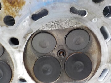 NISSAN 370Z 3.7 V6 HLAVA LEVÝ KOMPLETNÍ