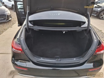 Mercedes Klasa E W213 Limuzyna Facelifting 2.0 E220d 194KM 2021 Mercedes-Benz Klasa E E220 d 194KM panorama navi digital lift alu skora gr, zdjęcie 28
