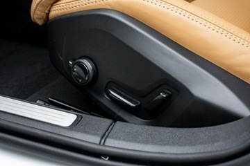 Volvo V60 II  Kombi Facelifting 2.0 B4 B 197KM 2025 Volvo V60 Ultra Dark B4 Mild hybrid Benzyna 197+14, zdjęcie 12