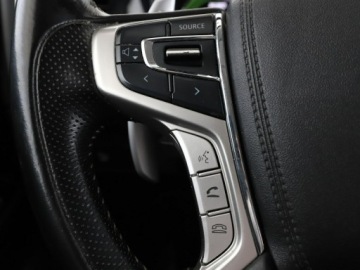 Mitsubishi Outlander III SUV PHEV Facelifting 2020 2.4 PHEV 224KM 2020 Mitsubishi Outlander PHEV automat 4x4 grzane, zdjęcie 31