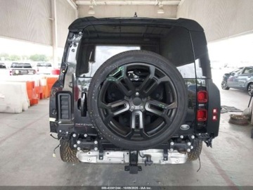 Land Rover Defender IV (L663) 2023 Land Rover Defender 130 x-dynamic se, 2023r., 4x4, 3.0L 3.0 Benzyna 395KM, zdjęcie 7