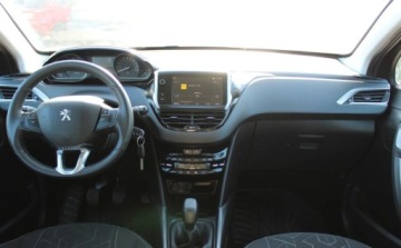 Peugeot 2008 I SUV Facelifting 1.2 PureTech 82KM 2019 Peugeot 2008 1.2B 83KM klimatronik zarejestrowany zadbany 1.2 Benzyna 83KM, zdjęcie 6